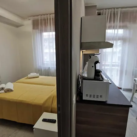 Casa Belfiore Via Medici 17 *