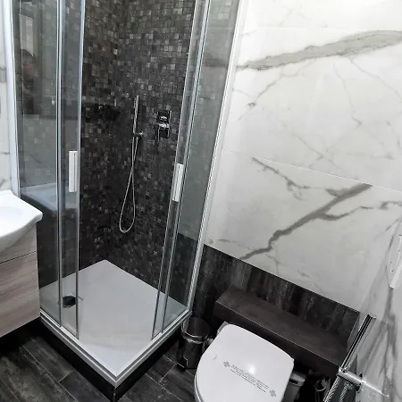 Casa Belfiore Via Medici 17 *